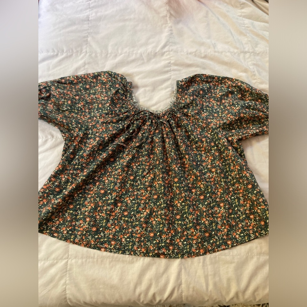 Doen Black Floral Puff-Sleeve Blouse - Picture 11 of 15